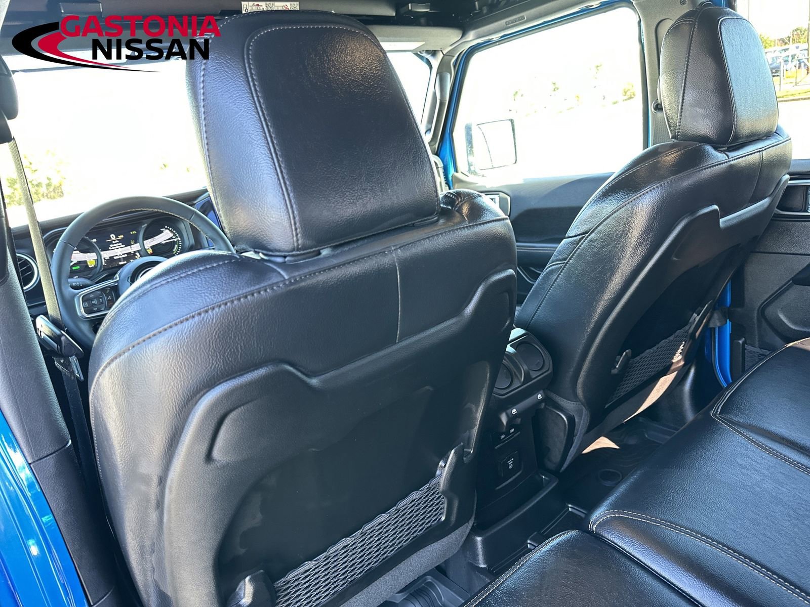 Used 2024 Jeep Wrangler Unlimited Sahara w/ Technology Group image 23