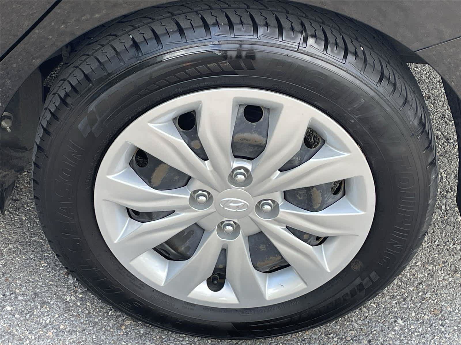 Used 2022 Hyundai Accent SE w/ Cargo Package FWD image 11
