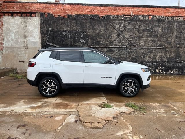 Used 2025 Jeep Compass Limited AWD/4WD image 8