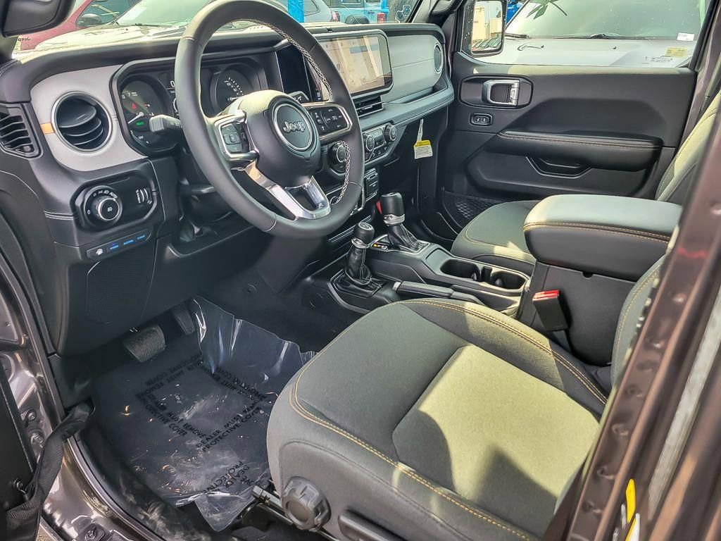 Used 2025 Jeep Wrangler Unlimited Sahara w/ Safety Group AWD/4WD image 9