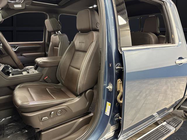 Used 2025 GMC Sierra 3500 Denali w/ Denali Reserve Package image 4