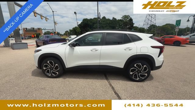 Certified 2025 Chevrolet Trax RS w/ Driver Confidence Package FWD image 5