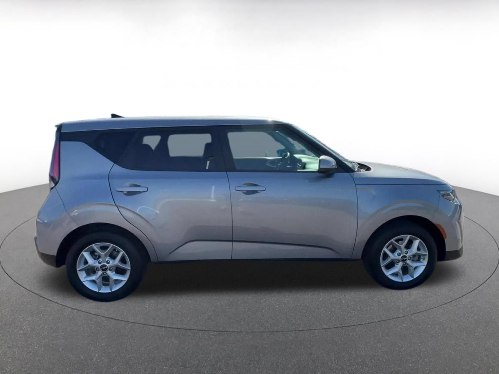Used 2025 Kia Soul LX w/ LX Technology Package FWD image 16
