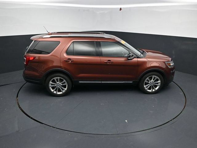 Used 2018 Ford Explorer XLT w/ Equipment Group 202A AWD/4WD image 62