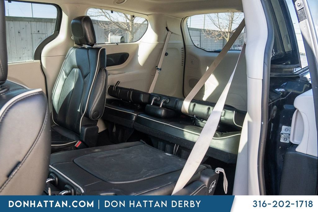Used 2023 Chrysler Pacifica Limited FWD image 19