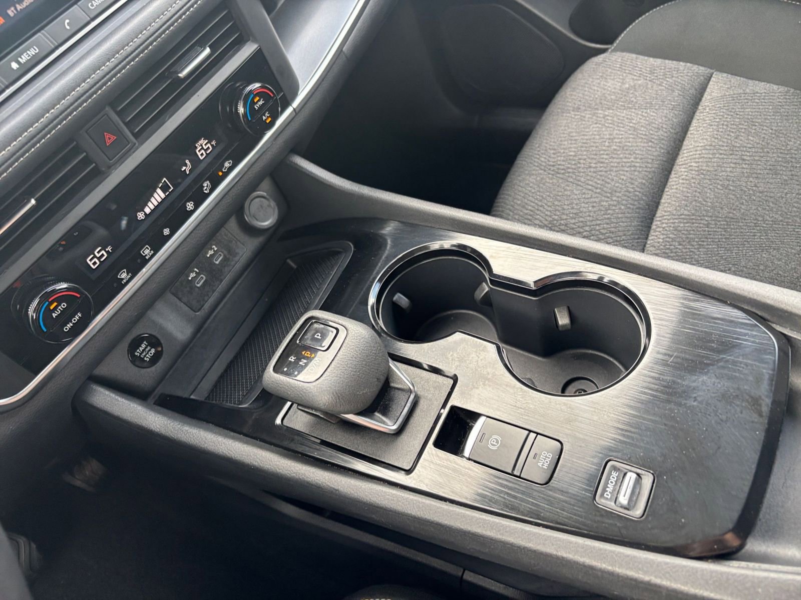 Used 2025 Nissan Rogue SV FWD image 43