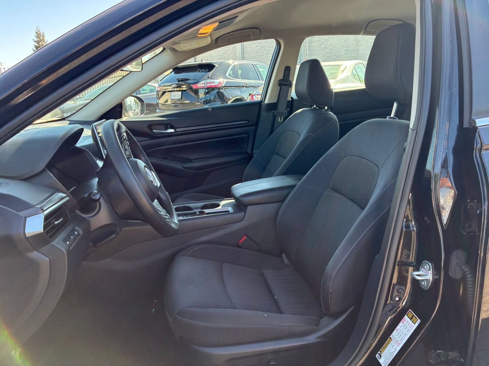 Used 2025 Nissan Altima 2.5 SV FWD image 25