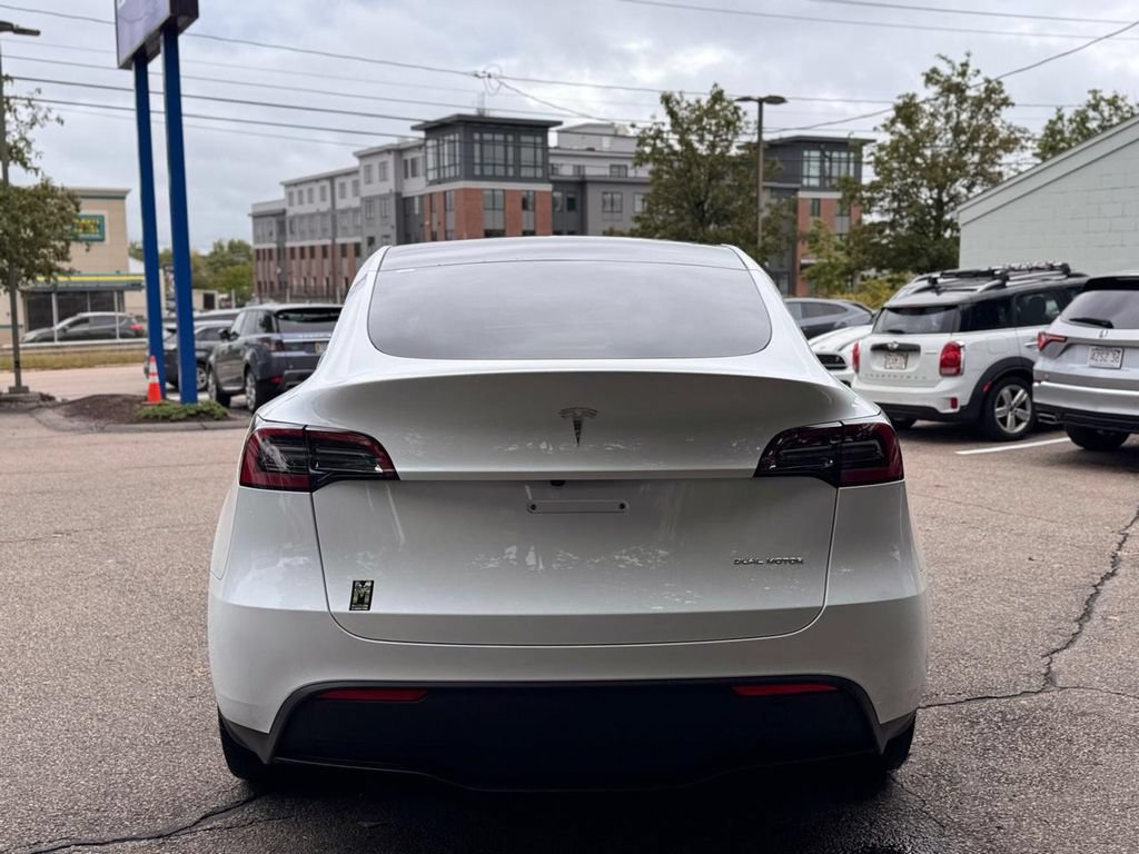 Used 2024 Tesla Model Y Long Range AWD/4WD image 5