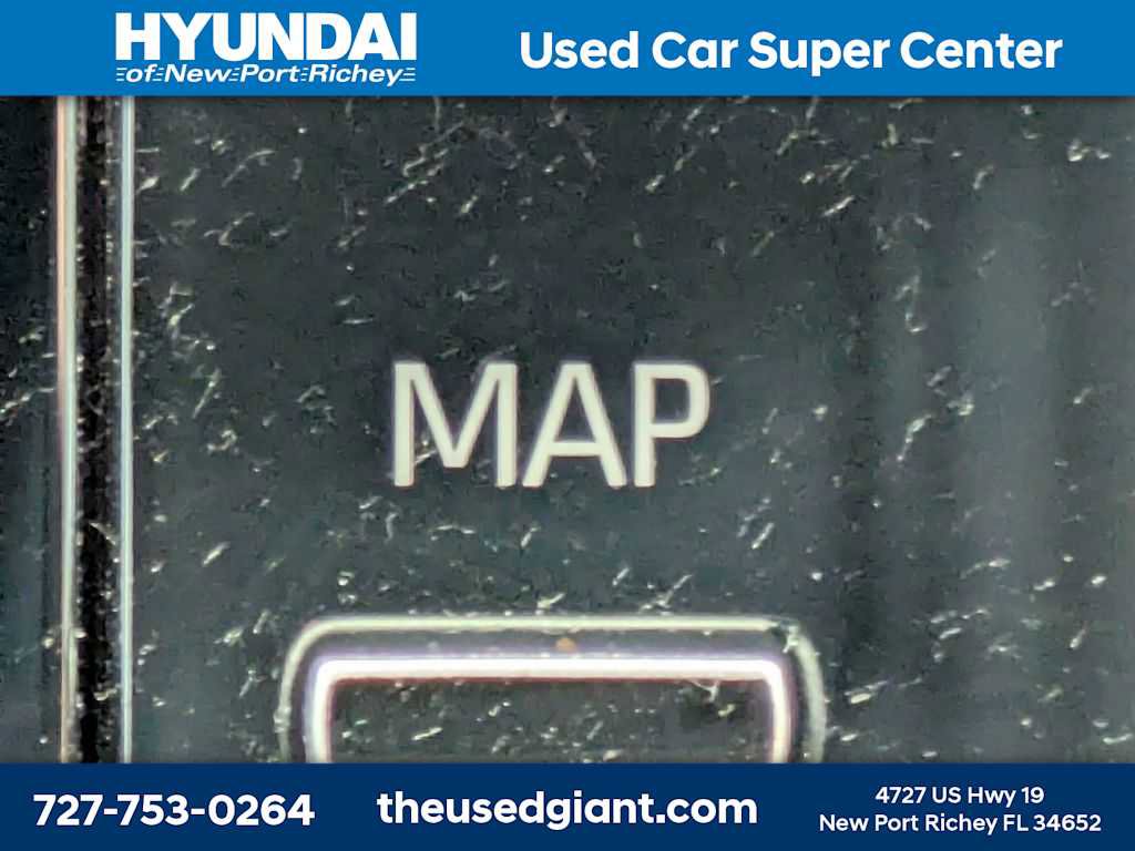 Used 2021 Toyota Highlander LE image 29