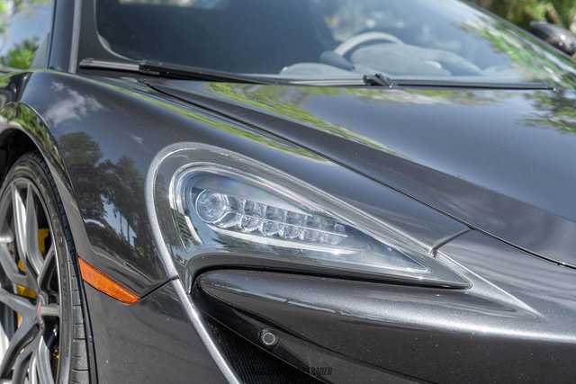 Used 2018 McLaren 570S Spider RWD image 48