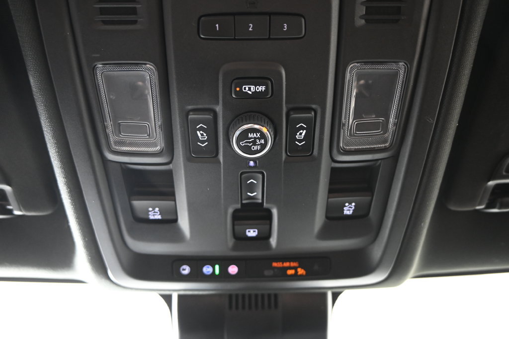 Used 2024 GMC Yukon Denali Ultimate AWD/4WD image 33