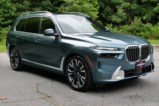 Used 2024 BMW X7 xDrive40i w/ Premium Package image 4