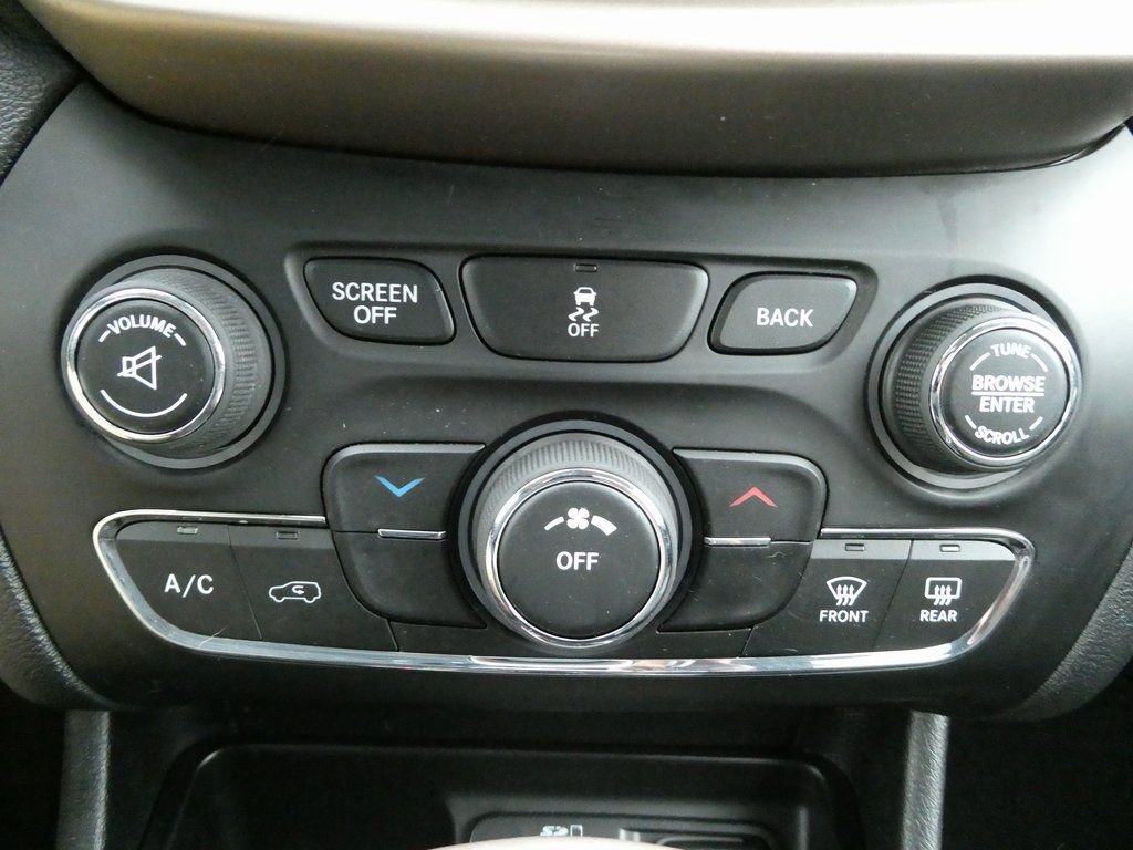 Used 2017 Jeep Cherokee Latitude w/ Safety/Convenience Group image 23