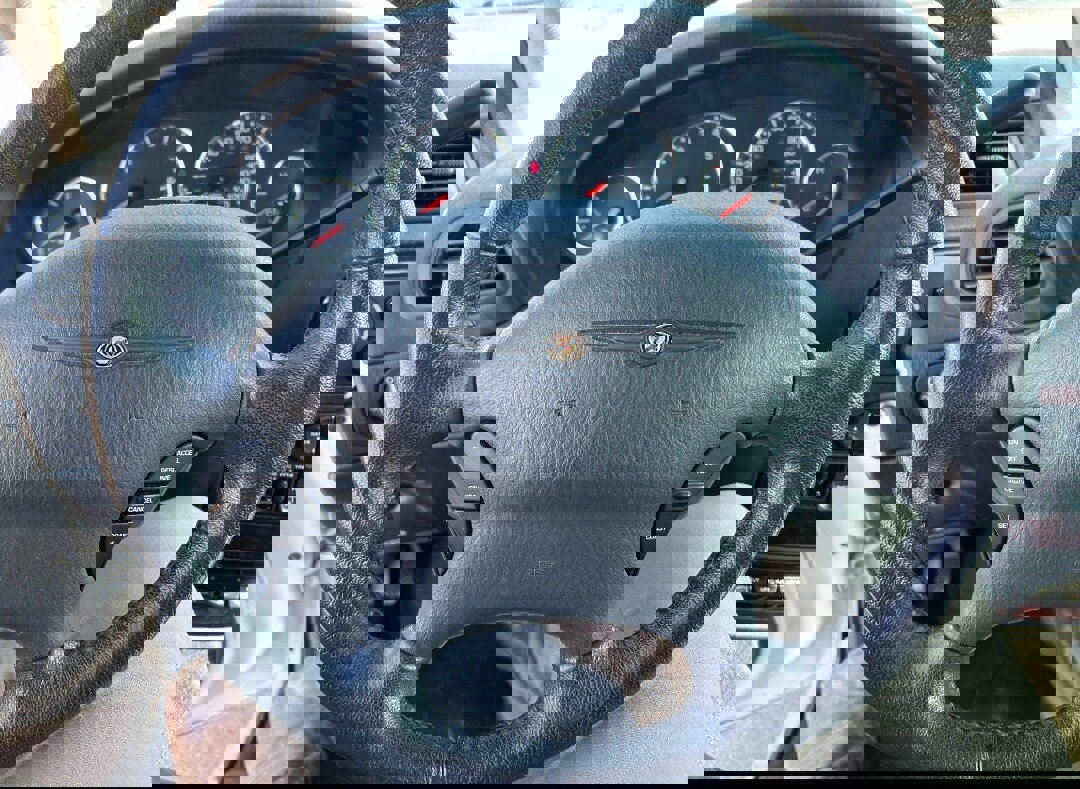 Used 2001 Chrysler Concorde LXi image 11