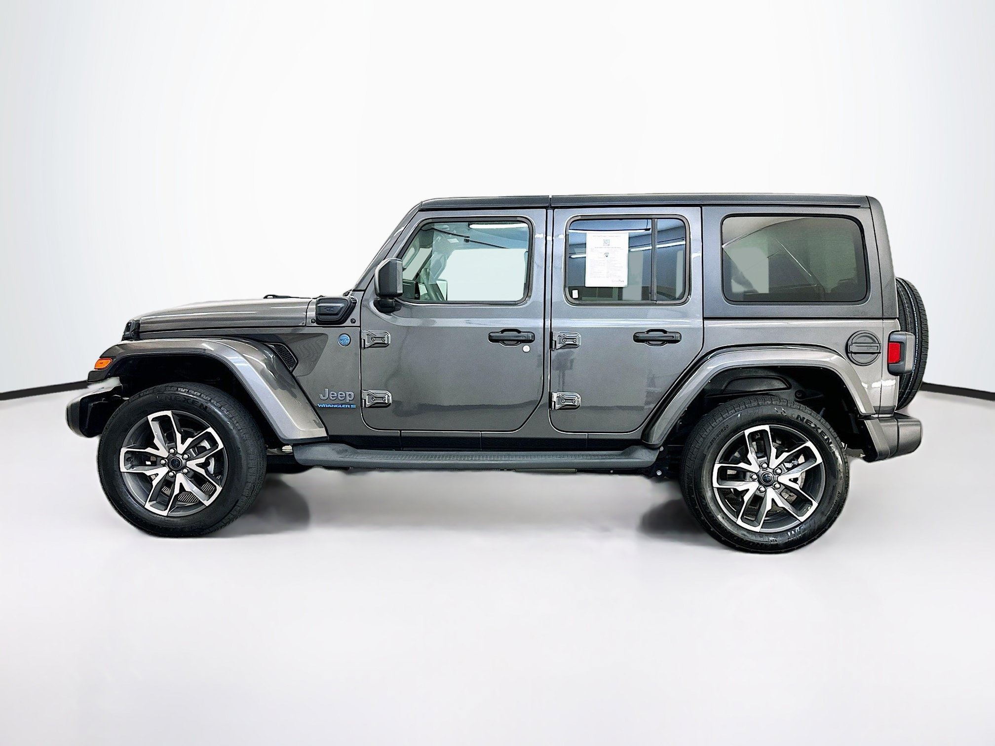 Used 2024 Jeep Wrangler Unlimited w/ Convenience Group AWD/4WD image 4