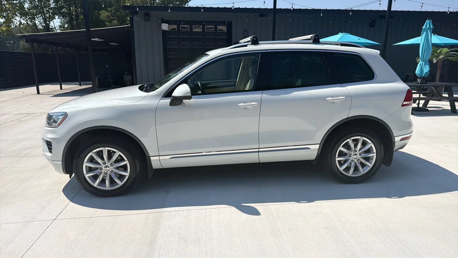 Used 2015 Volkswagen Touareg Sport AWD/4WD image 4