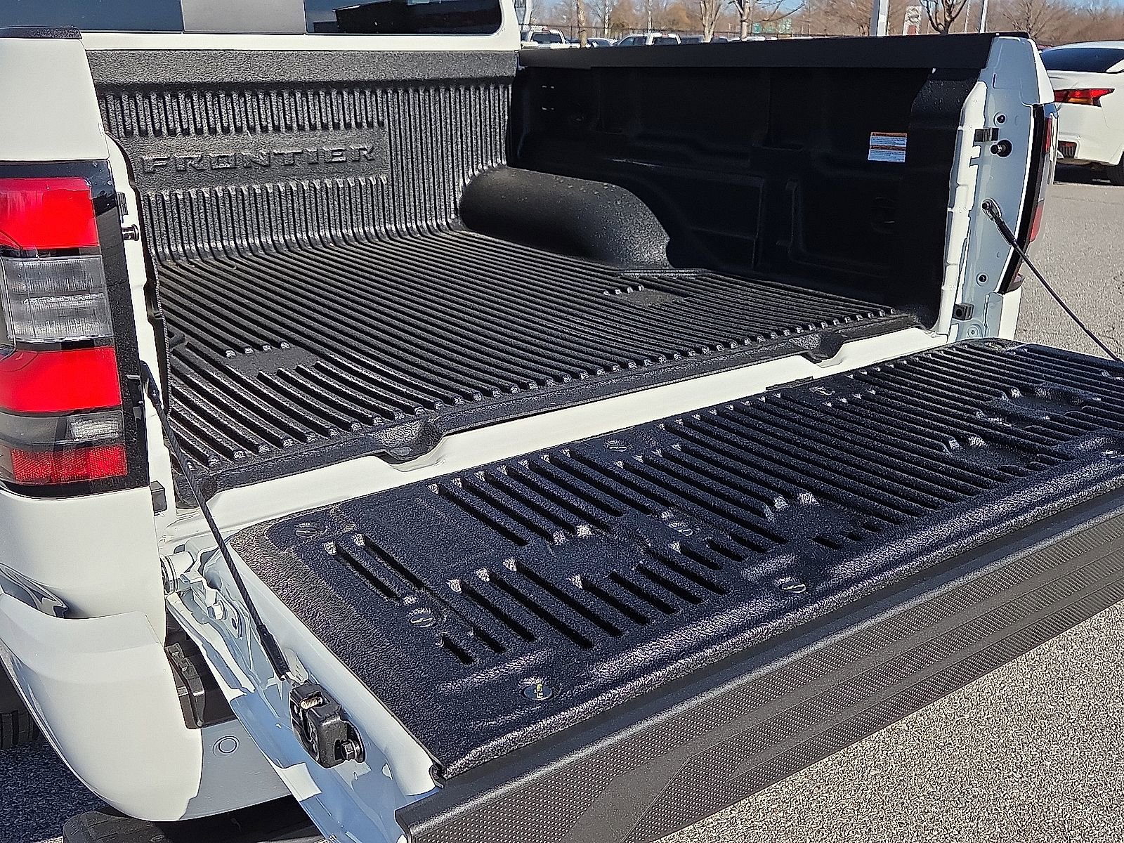 New 2026 Nissan Frontier SV w/ Tow Package AWD/4WD image 9