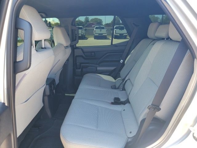 Used 2025 Toyota 4Runner SR5 AWD/4WD image 17