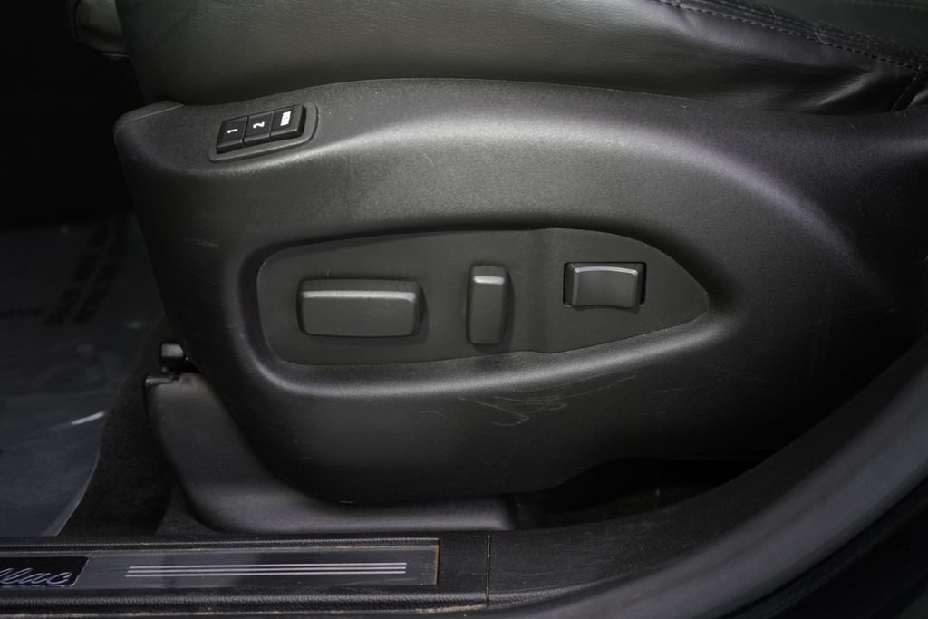 Used 2011 Cadillac SRX Premium AWD/4WD image 14