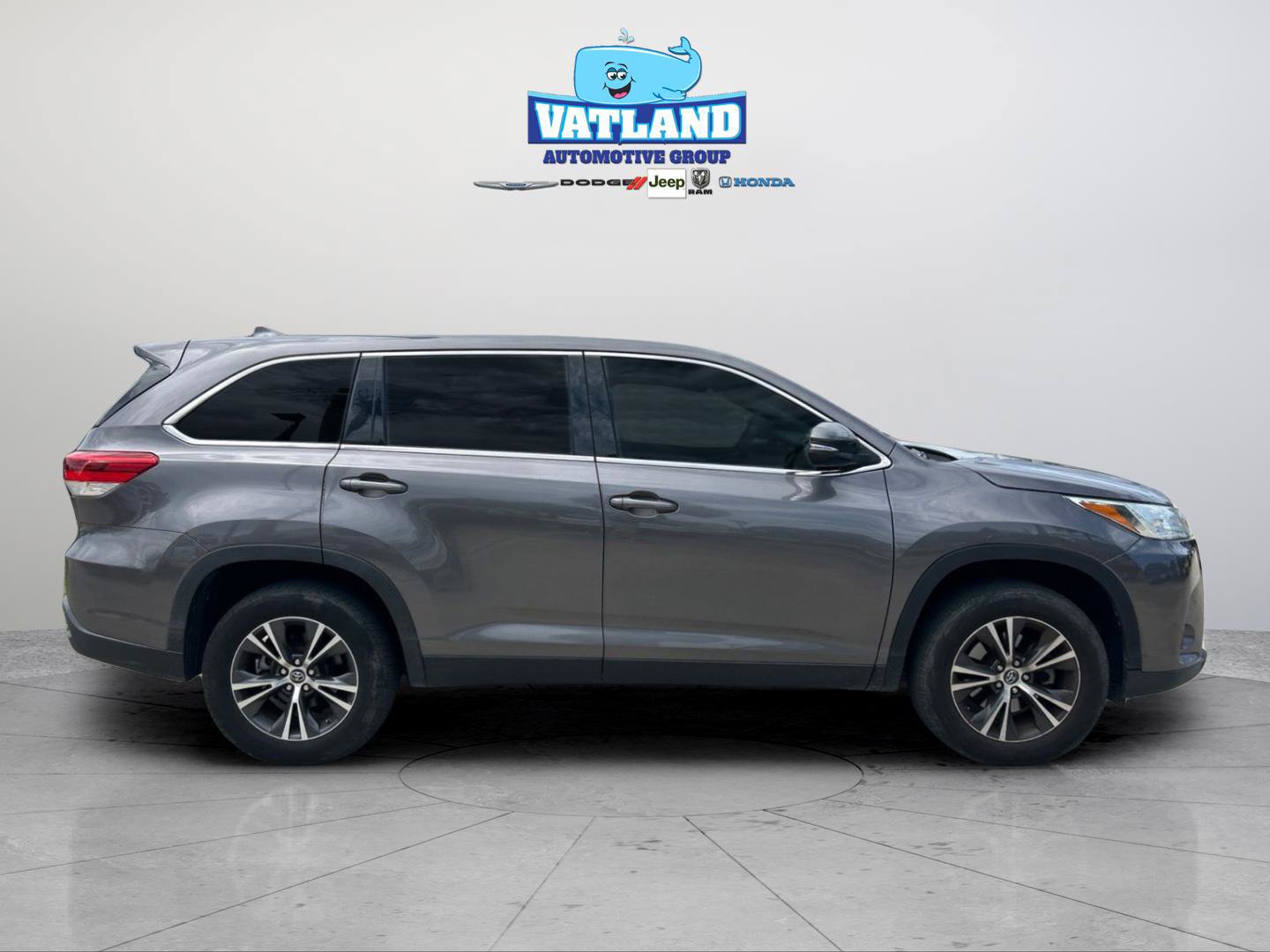 Used 2019 Toyota Highlander Plus FWD image 6