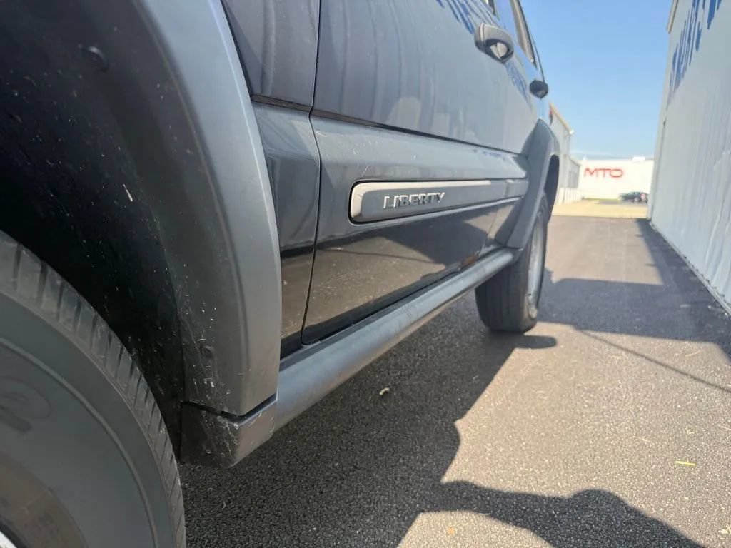 Used 2007 Jeep Liberty Sport AWD/4WD image 5