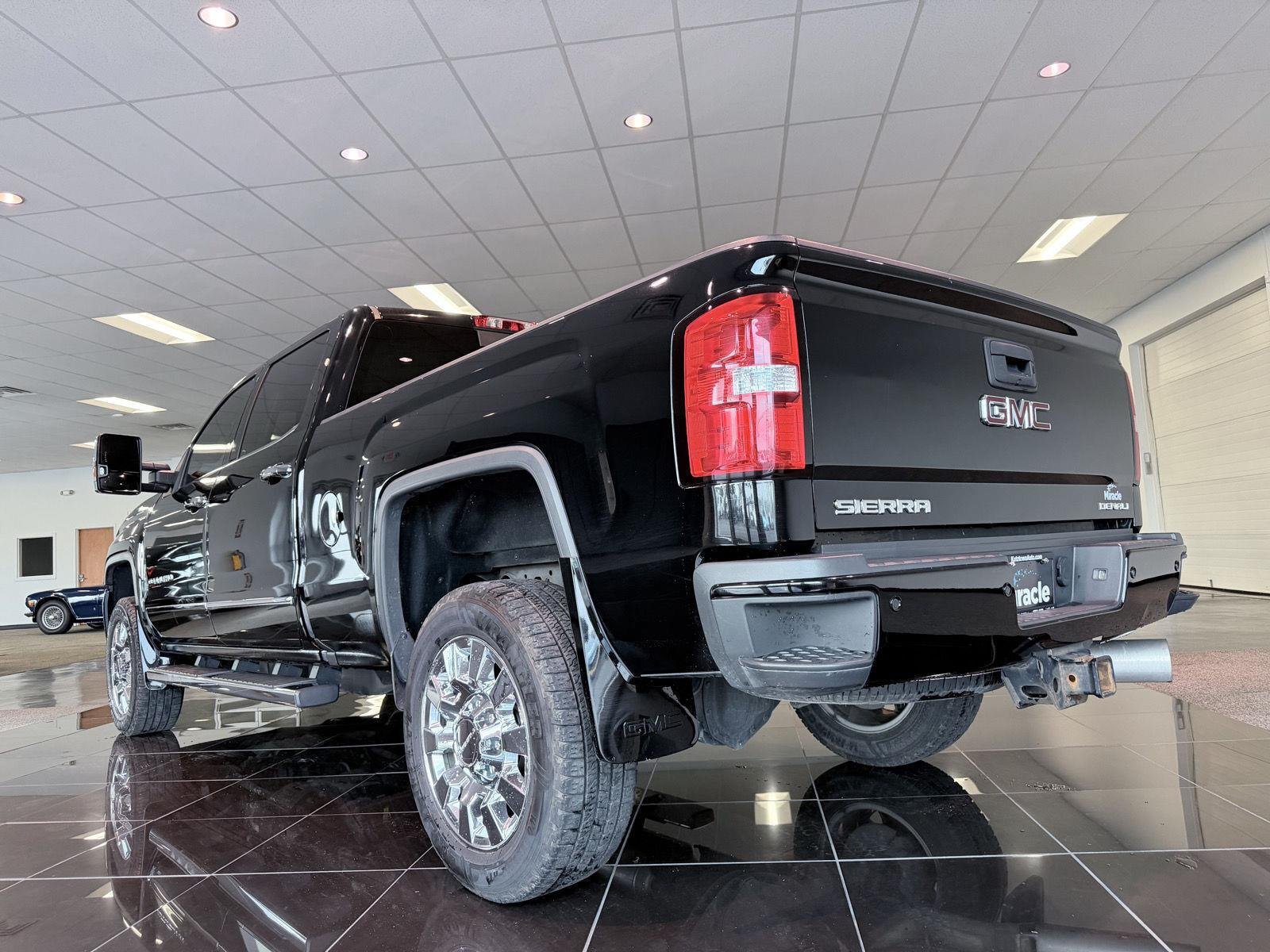 Used 2018 GMC Sierra 2500 Denali w/ Duramax Plus Package AWD/4WD image 6
