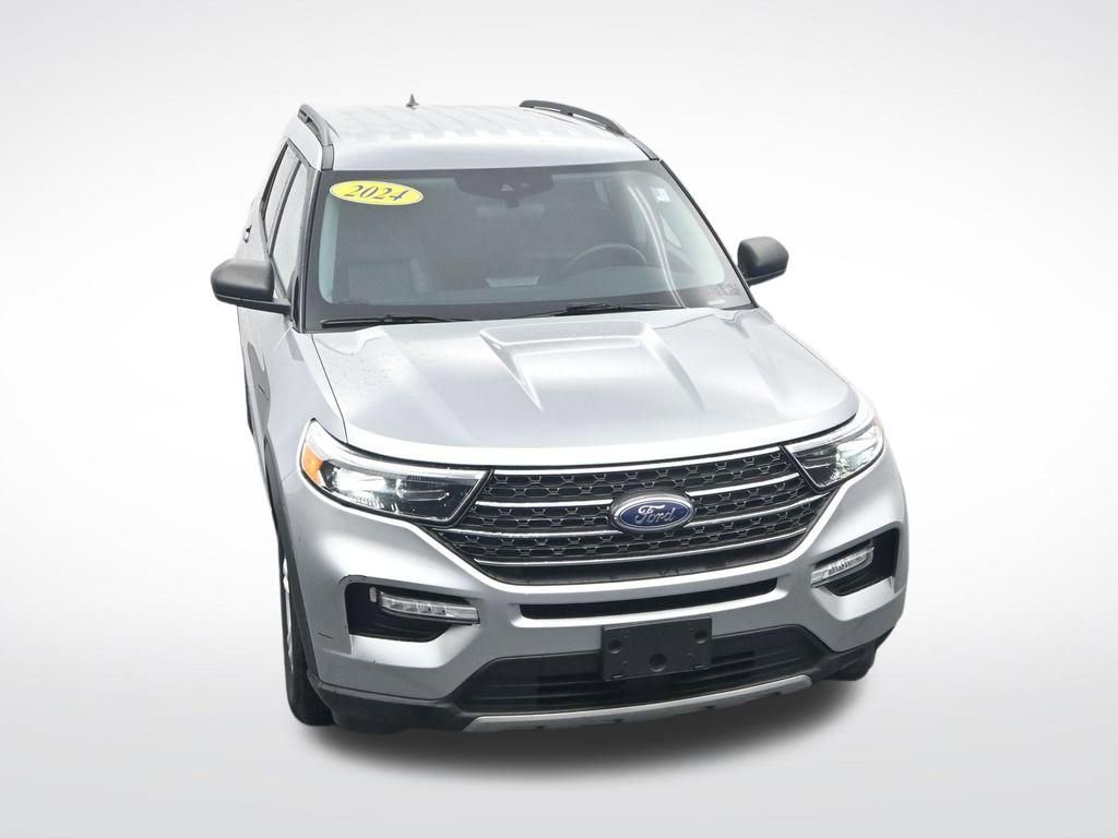 Used 2024 Ford Explorer XLT w/ Equipment Group 202A image 25