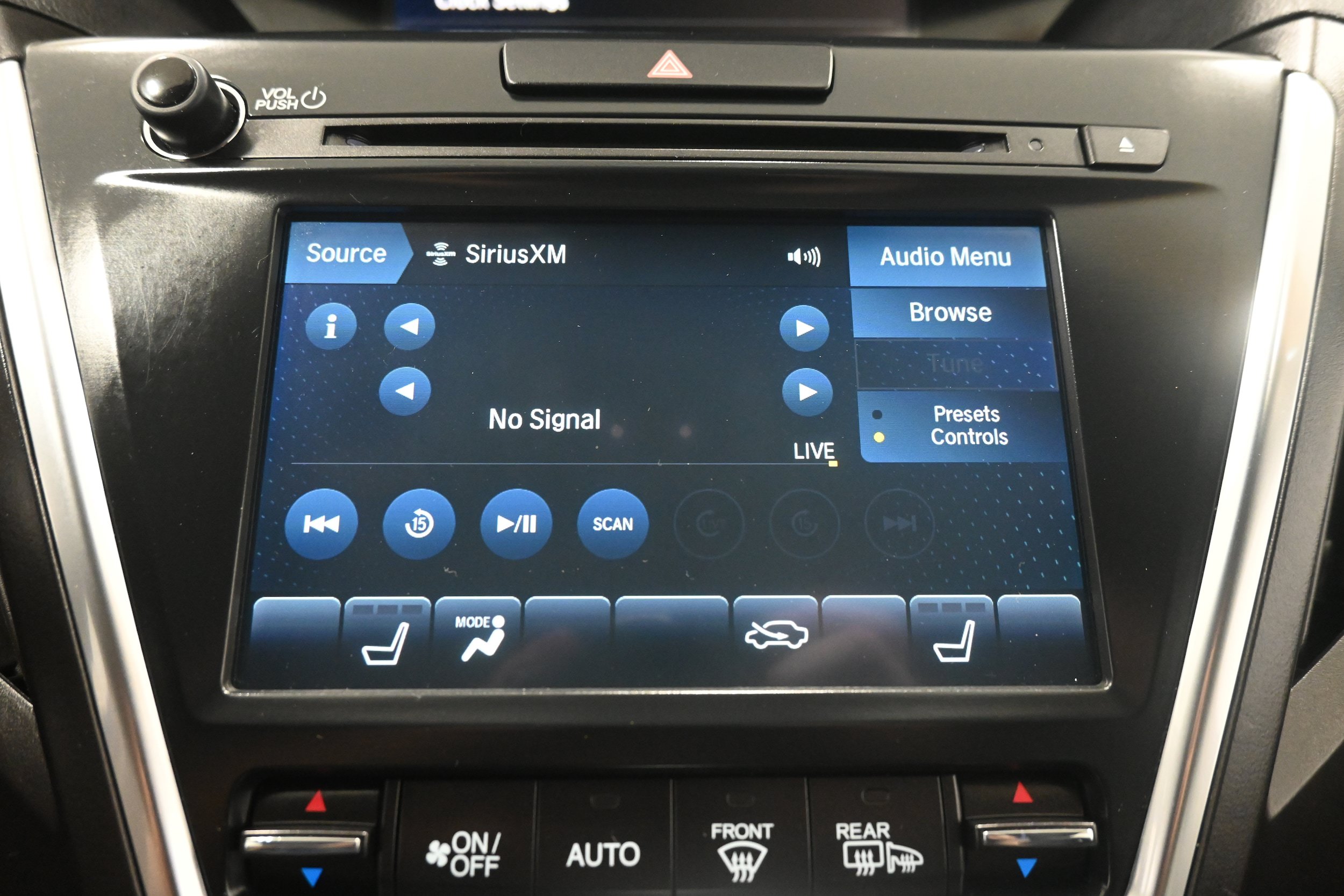 Used 2020 Acura MDX SH-AWD image 17