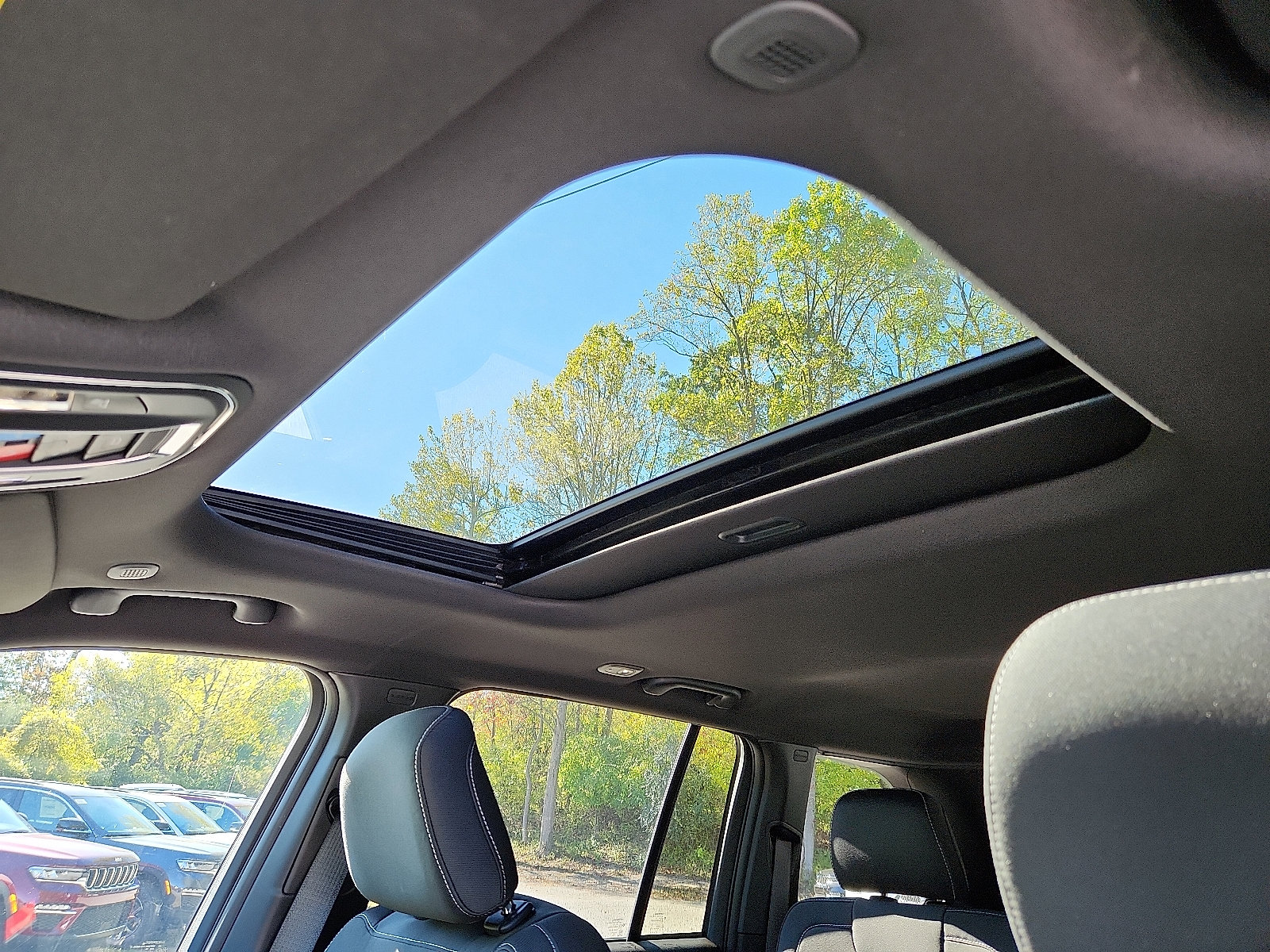 New 2025 Jeep Grand Cherokee Laredo X image 9