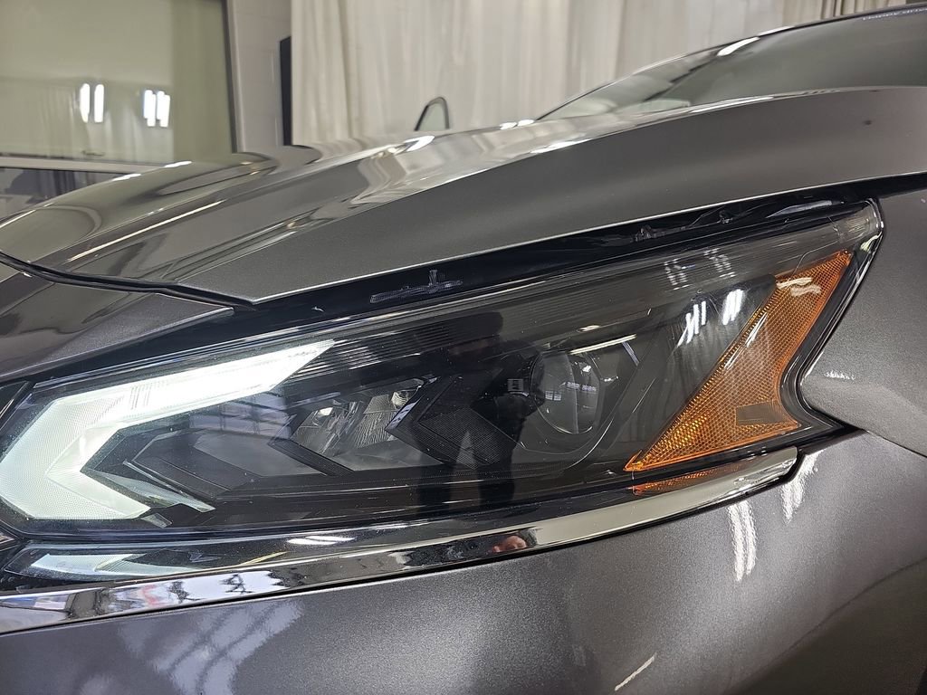 Used 2025 Nissan Altima 2.5 SV FWD image 36