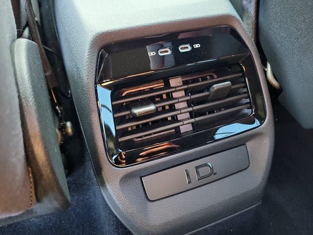 Certified 2022 Volkswagen ID.4 Pro AWD/4WD image 11