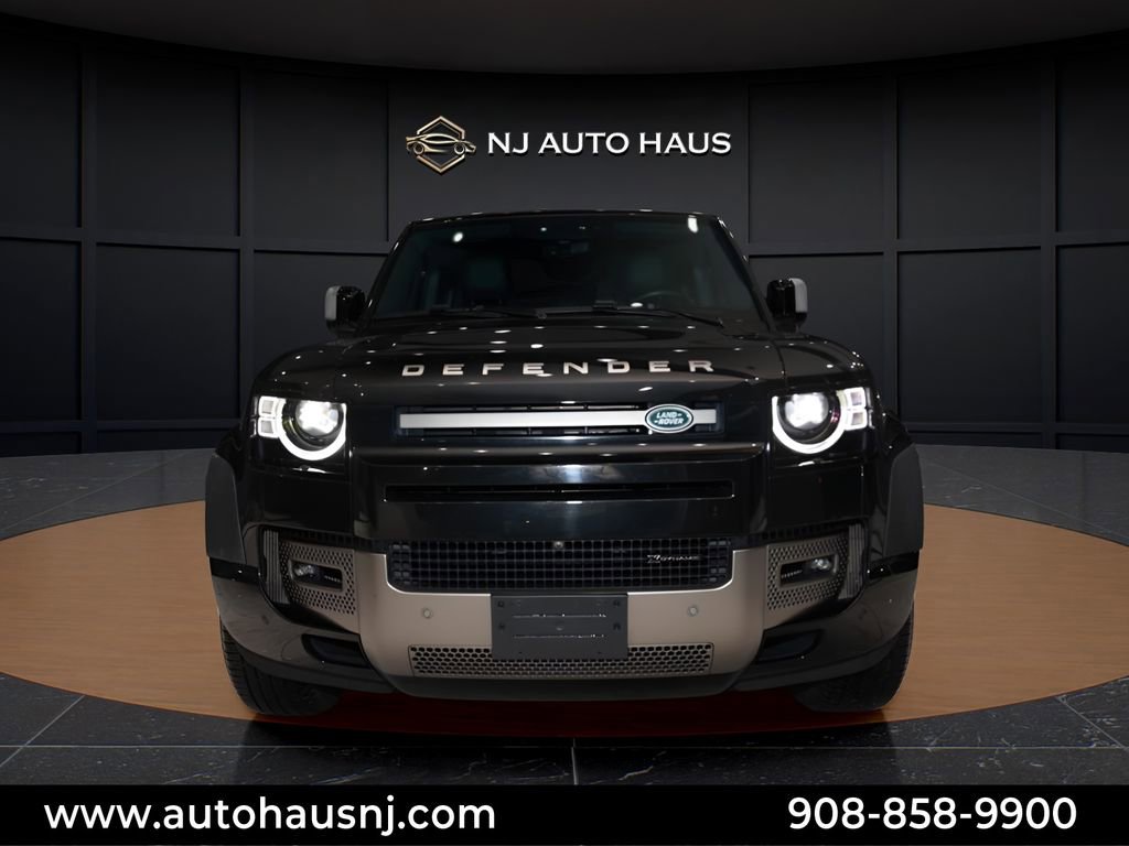 Used 2023 Land Rover Defender 110 X-Dynamic SE image 3