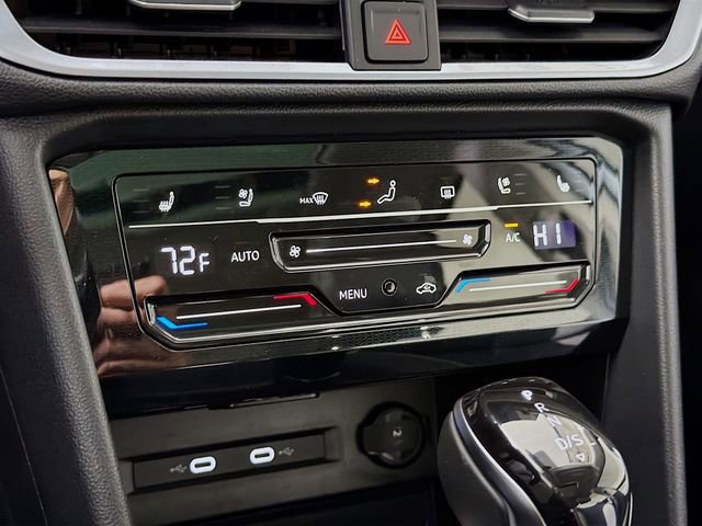 Used 2025 Volkswagen Taos SEL image 18