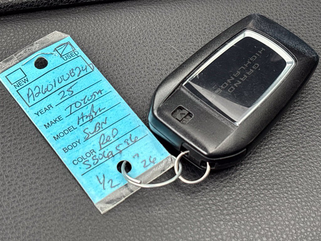 Used 2025 Toyota Grand Highlander AWD Hybrid image 28