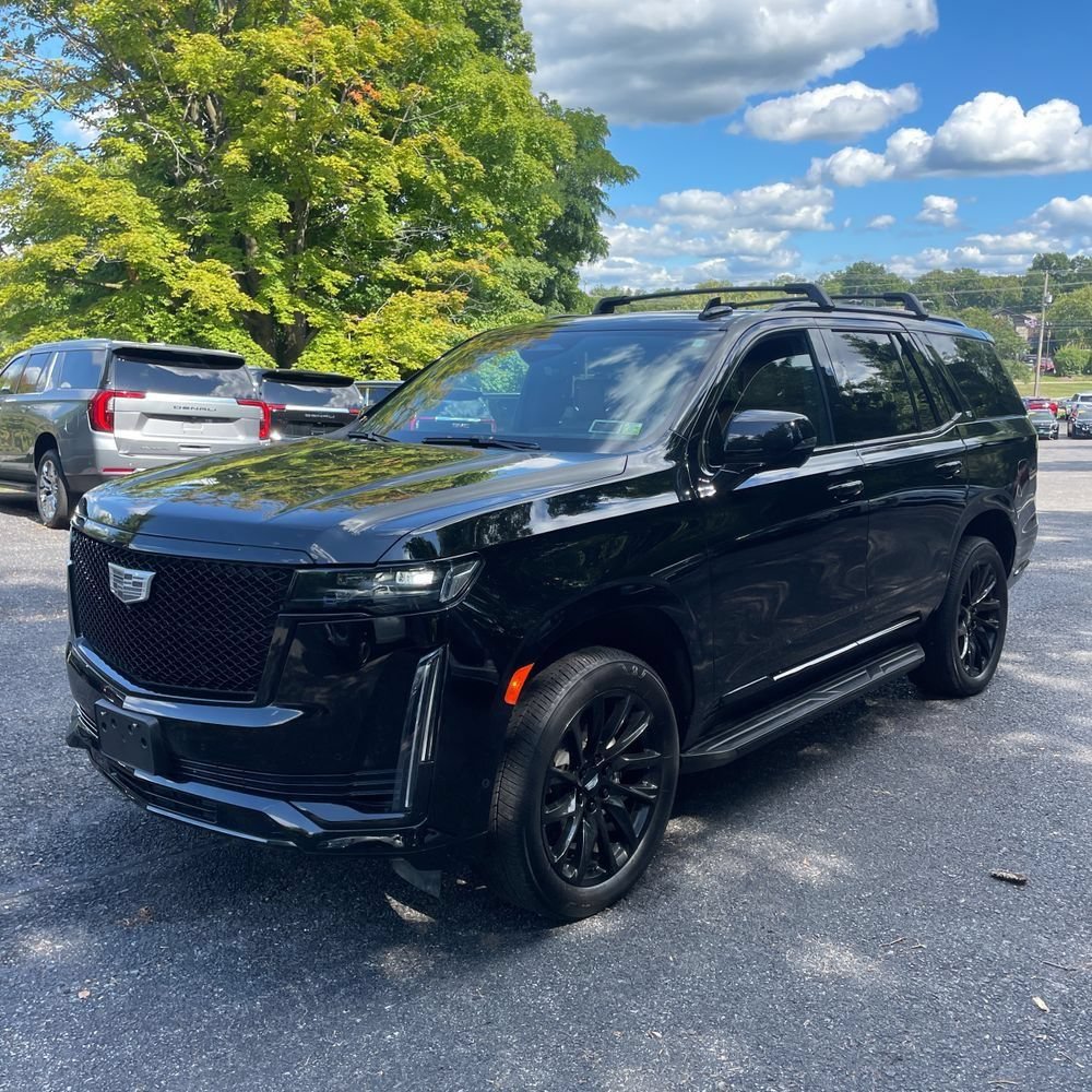 Used 2022 Cadillac Escalade Sport w/ LPO, ONYX Package AWD/4WD image 2
