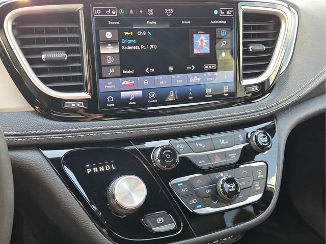 Used 2024 Chrysler Pacifica Limited FWD image 26
