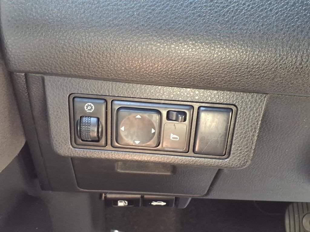 Used 2009 Nissan Versa 1.8 S w/ PWR Pkg FWD image 16