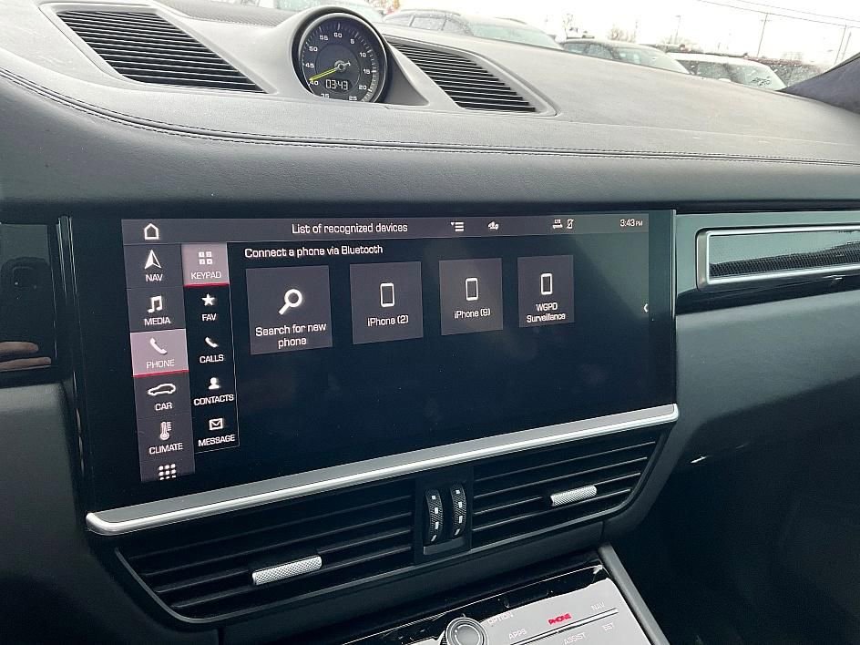 Used 2020 Porsche Cayenne Turbo S image 19