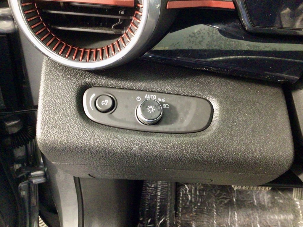 Used 2025 Chevrolet Trax RS image 17