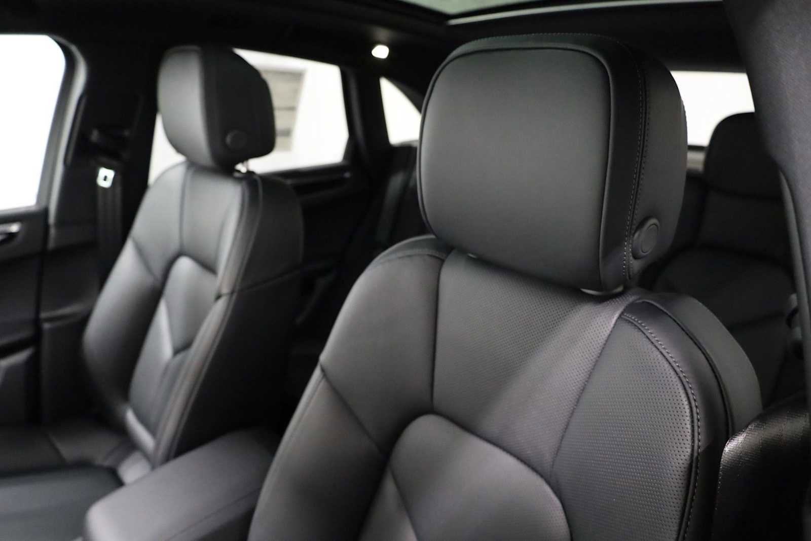 New 2026 Porsche Macan image 19