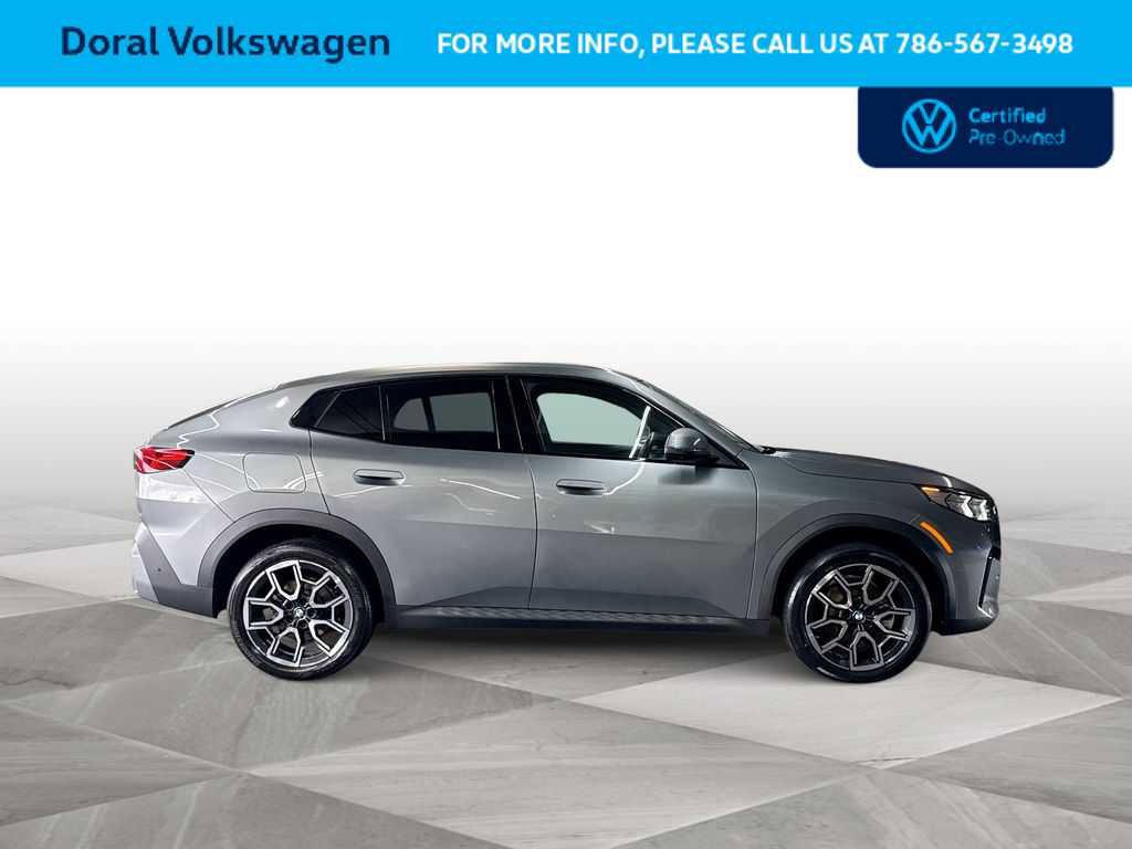 Used 2025 BMW X2 xDrive28i image 9
