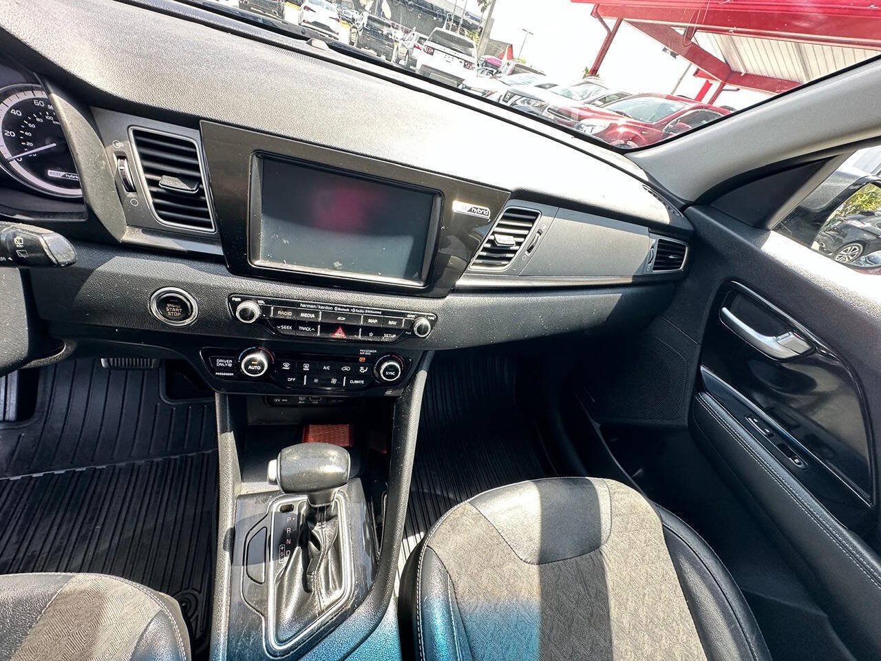 Used 2019 Kia Niro S Touring FWD image 9