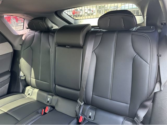 Used 2025 Cadillac Optiq Luxury 1 image 17