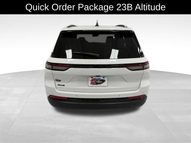 Used 2023 Jeep Grand Cherokee Altitude AWD/4WD image 5