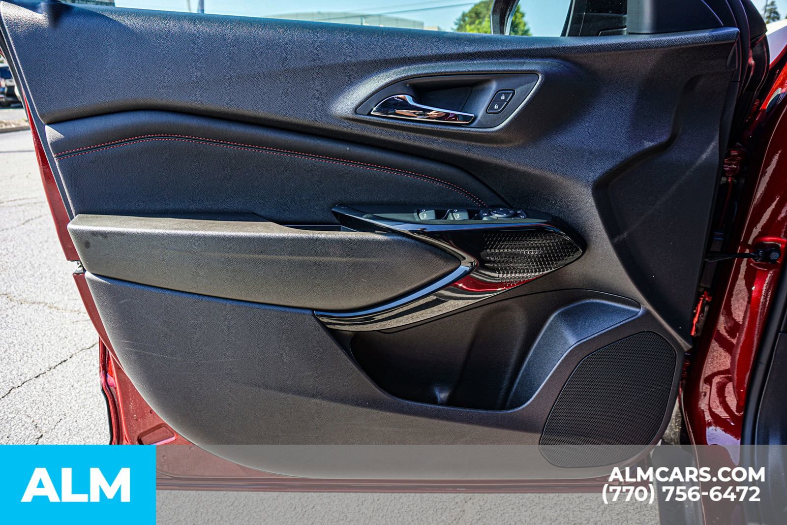 Used 2025 Chevrolet Trax RS FWD image 53