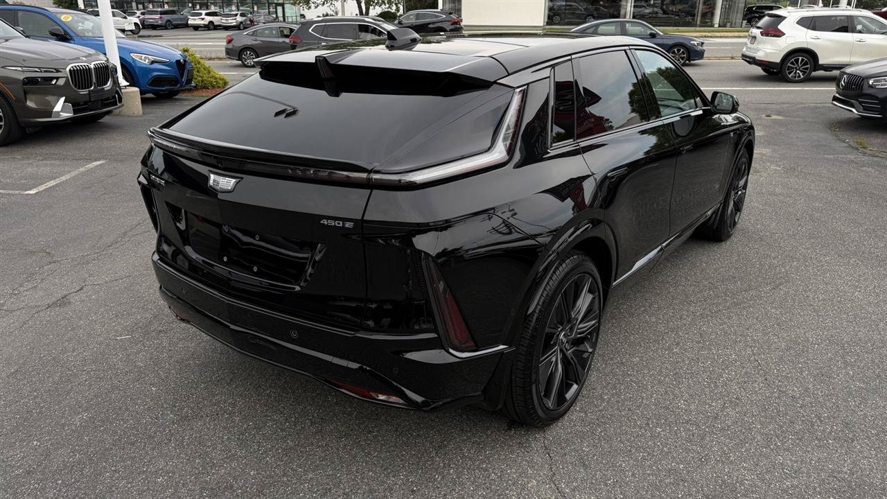 Used 2024 Cadillac Lyriq Sport RWD image 18