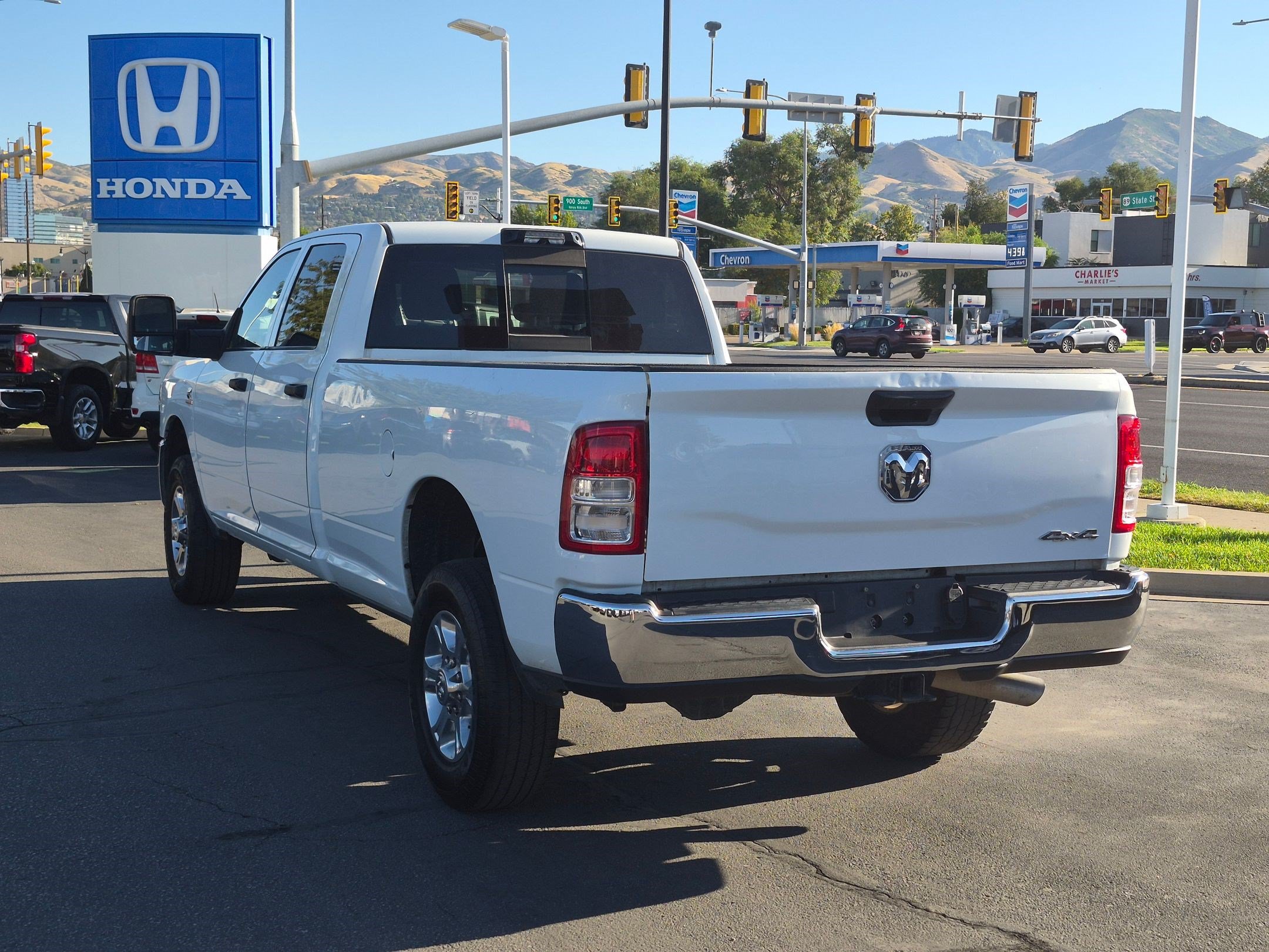 Used 2024 RAM 3500 Tradesman w/ Chrome Appearance Group AWD/4WD image 8