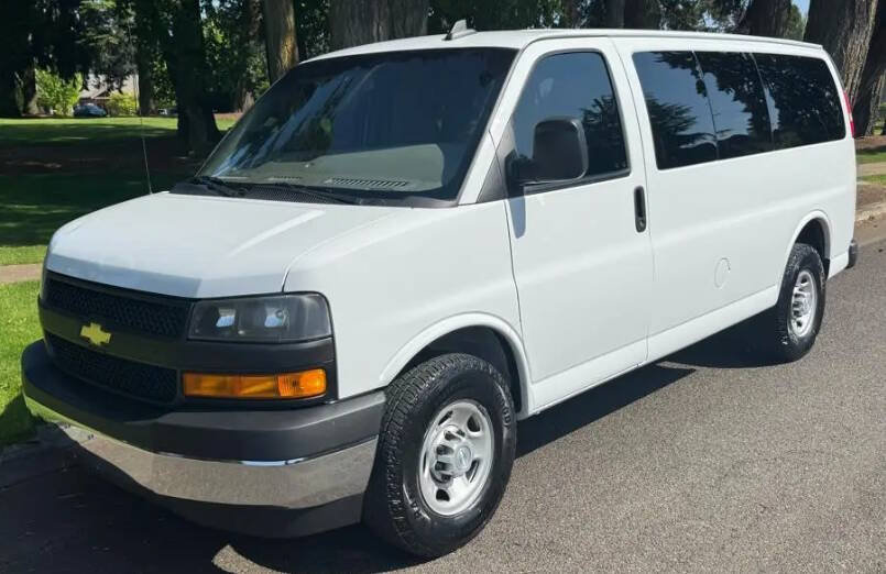 Used 2018 Chevrolet Express 2500 LS w/ Driver Convenience Package RWD image 1