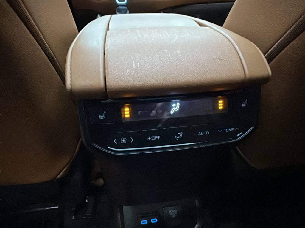 Used 2022 Toyota Highlander Platinum AWD/4WD image 26