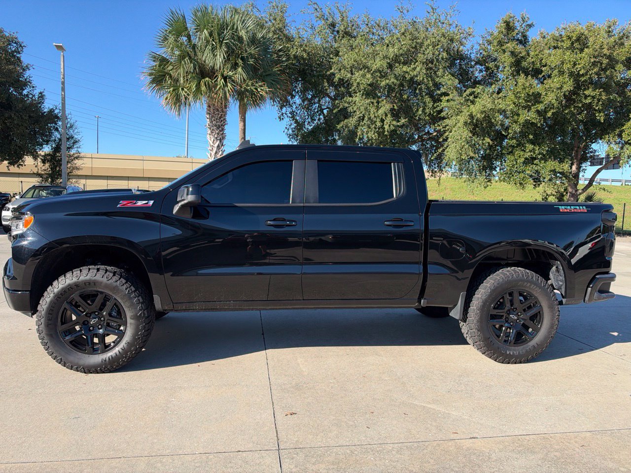 Used 2023 Chevrolet Silverado 1500 LT Trail Boss AWD/4WD image 2